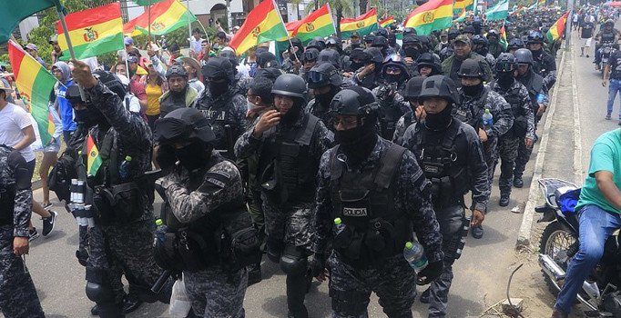 Bolivya'daki protestolara polis de destek verdi