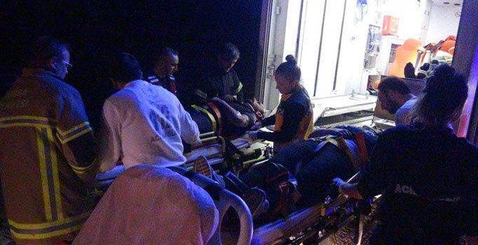 Bursa'da işçileri taşıyan midibüs şarampole yuvarlandı