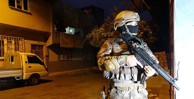 Bursa'da torbacılara şafak baskını: Çok sayıda şüpheli gözaltında