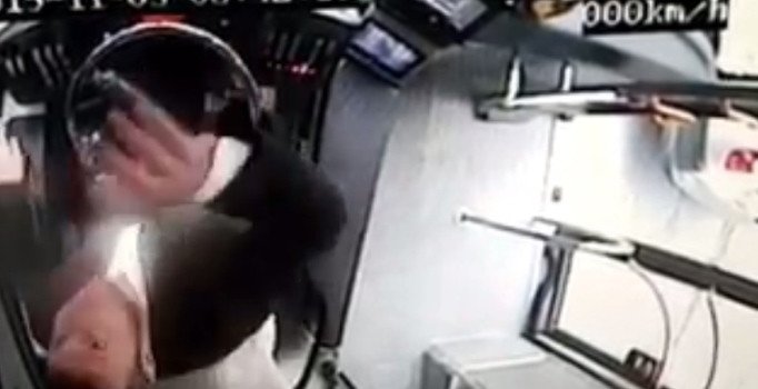 Beşiktaş'taki otobüs dehşetinde şoförün kamerayı bozduğu anlar ortaya çıktı