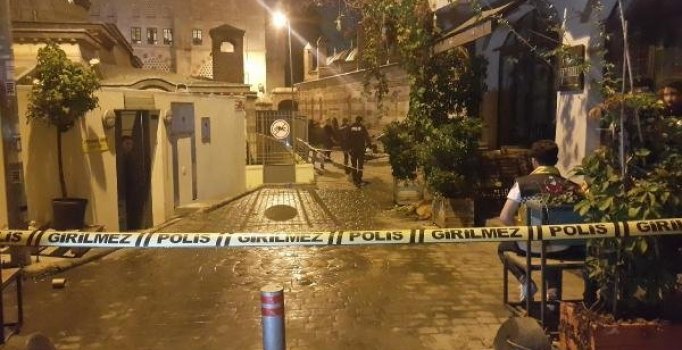 Beyoğlu'nda yüzünde kesik ve elleri ile ayakları kırılmış bir ceset bulundu