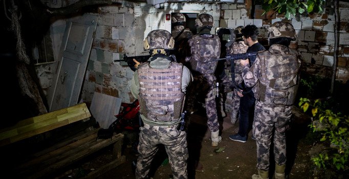 Adana'da Suriyeli 4 kardeşe IŞİD operasyonu