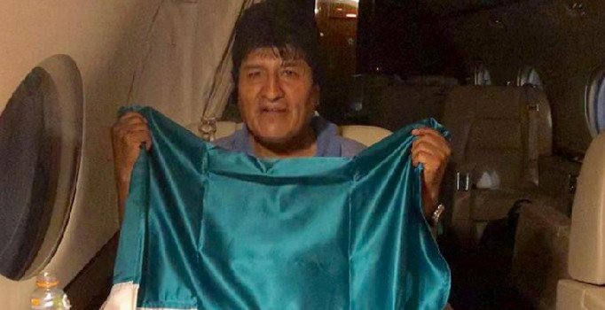 Evo Morales Bolivya'dan ayrıldı