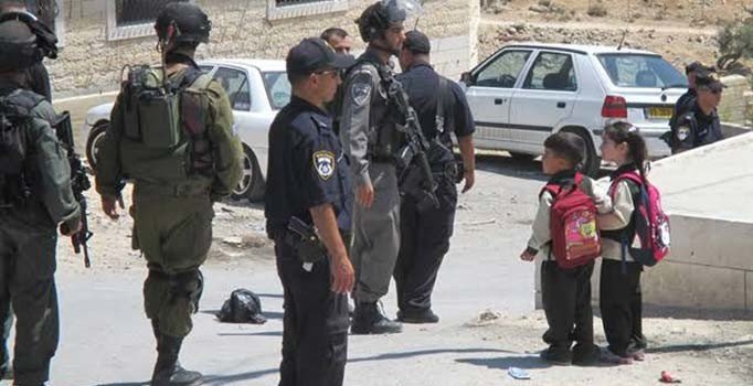 Gazze'den atılan roketler nedeniyle Tel Aviv'de okul ve iş yerleri tatil edildi