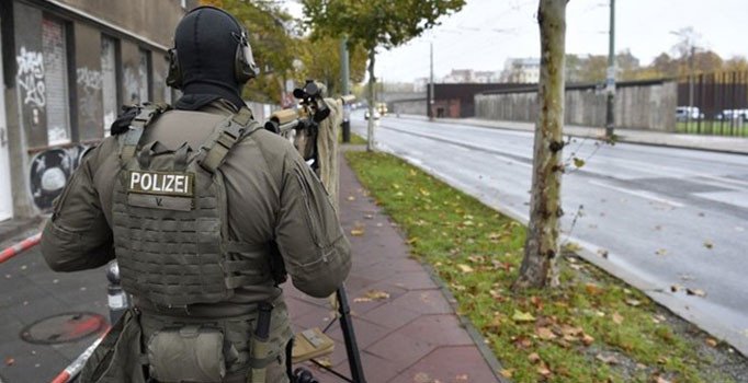 Almanya’da 2'si Türk 3 kişi DEAŞ şüphesiyle gözaltına alındı