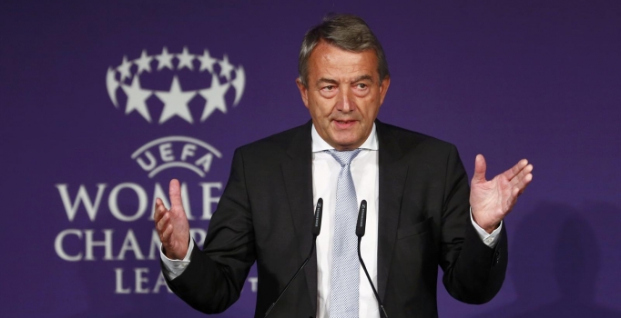 Wolfgang Niersbach: Blatter istifa kararında geç kaldı