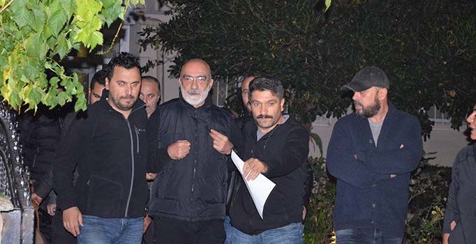 Dün gözaltına alınan Ahmet Altan yeniden tutuklandı
