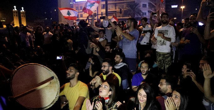 Lübnan Cumhurbaşkanı Avn'ın konuşması halkı sokağa döktü