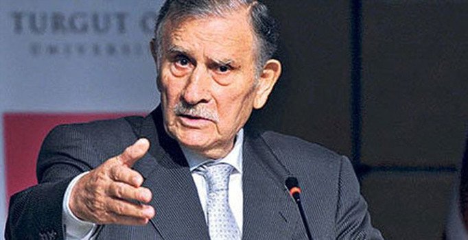 Eski başbakanlardan Yıldırım Akbulut hastaneye kaldırıldı