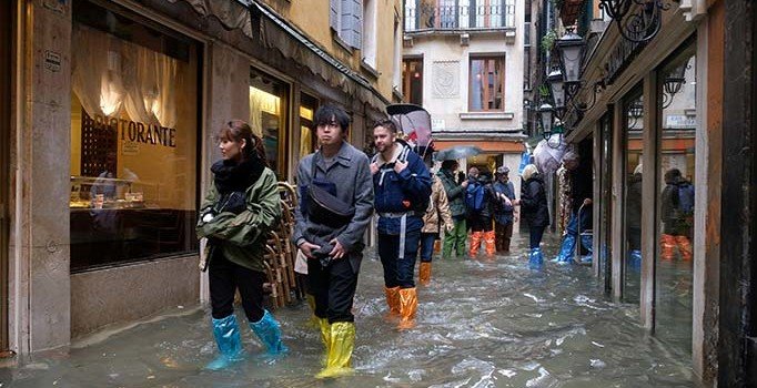 Venedik'i sel bastı: 2 kişi hayatını kaybetti