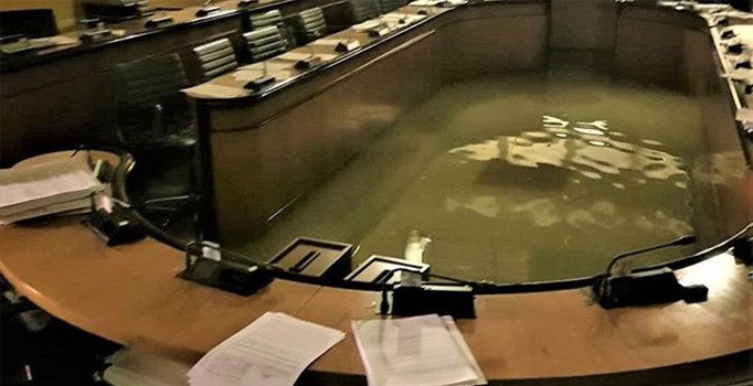 Venedik Parlamentosu'nu su bastı