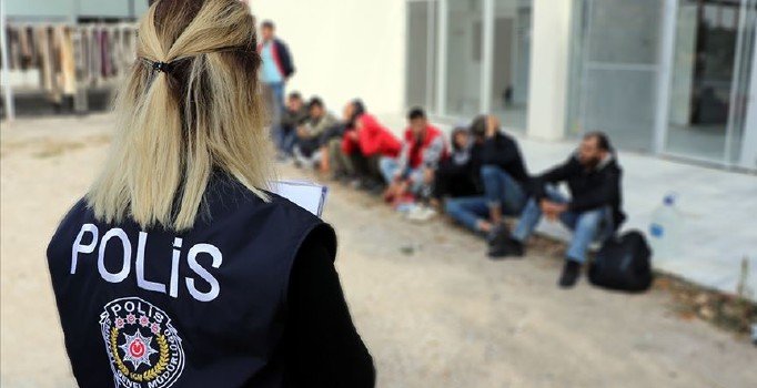 İstanbul Valiliği: 42 bin 888 kaçak göçmen gönderildi