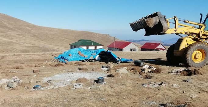 Trabzon'da kaçak inşaatların temelleri dolduruldu