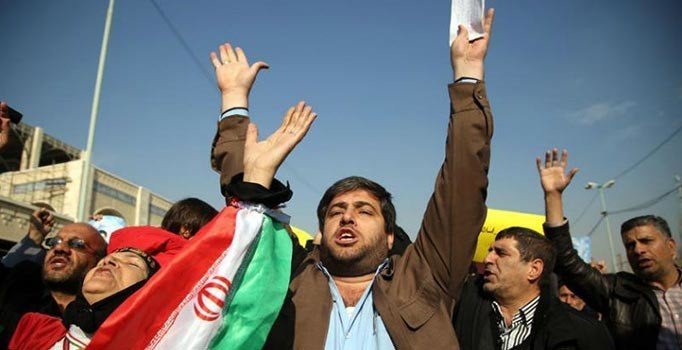 İran'da benzin zammı protestolarında bir kişi öldü