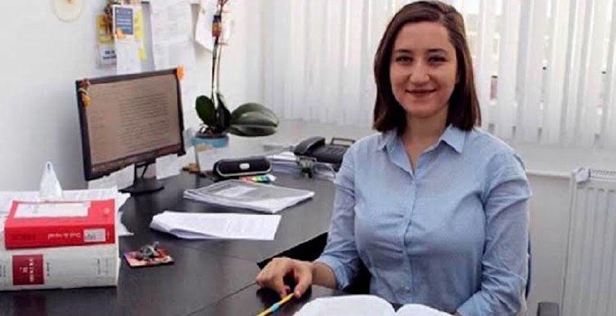 Ceren Damar'a 'Unutulmayan Öğretmen Ödülü'