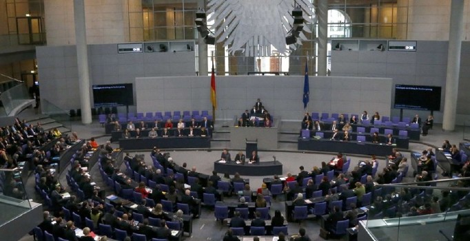 Alman Meclis'i sözde 'soykırımı' resmen kabul etti