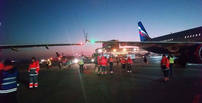 Rusya'da iki uçağın kanatları birbirine takıldı