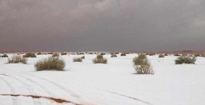 Suudi Arabistan’da kar yağdı