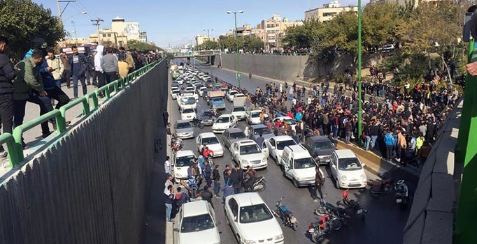 İran'daki gösterilerde 1000 kişi gözaltına alındı
