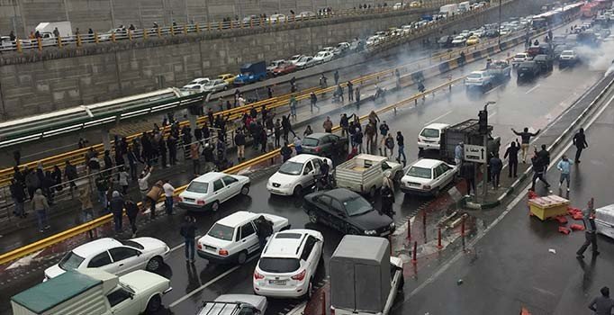 Beyaz Saray'dan göstericilere mesaj: ABD, İran halkının yanındadır