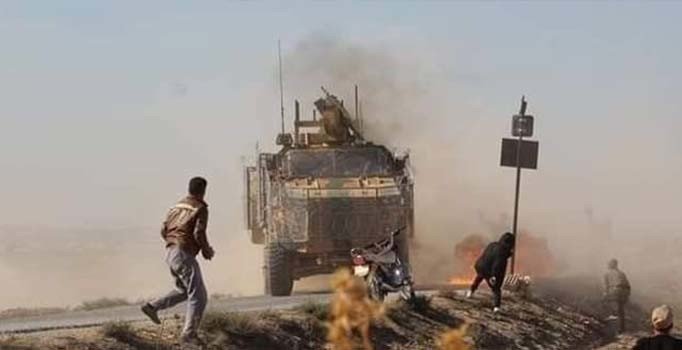 YPG yandaşları Kobani'de Türk zırhlısına saldırdı