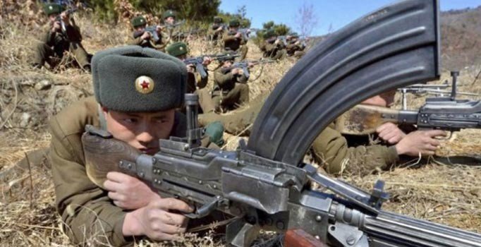 Kuzey Kore'den kritik dönemde askeri tatbikat