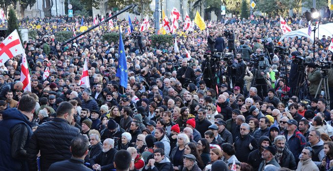 Gürcistan'da muhalefetten "erken seçim" çağrısı