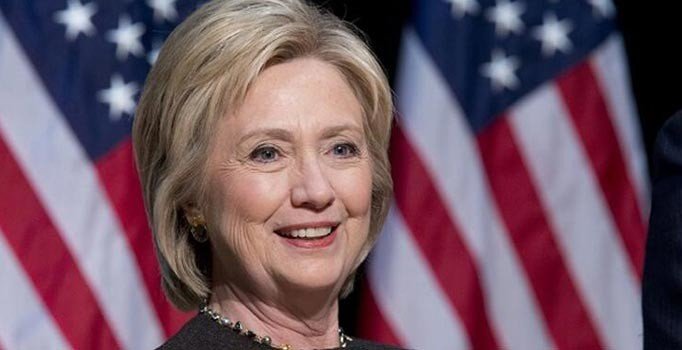 Hillary Clinton’ı taşıyan uçak arıza nedeniyle dönüş yaptı