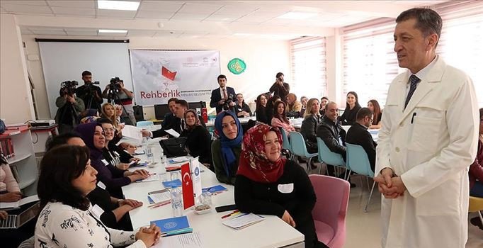 Ara tatil uyguluması milyonlarca öğrenciyi sevindirdi, ücretli öğretmenleri üzdü