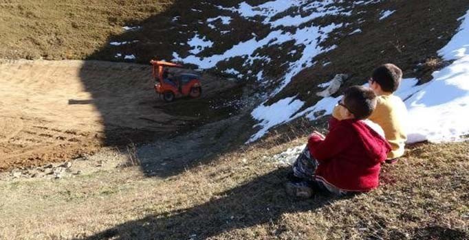 Dipsiz Göl'ü inceleyen Bakan Yardımcısı Birpınar: Bu bir çevre felaketi