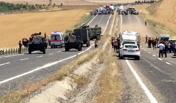 Şemdinli'de askeri araca mayınlı saldırı; 3 asker yaralı - Son dakika haberleri