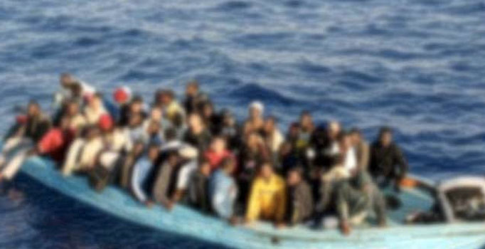 Girit açıklarında yüzlerce sığınmacıyı taşıyan bir tekne battı