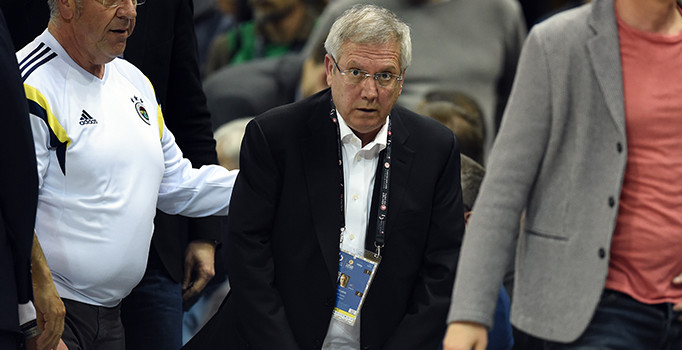 Fenerbahçeli taraftarlardan Aziz Yıldırım'ı şoke eden protesto