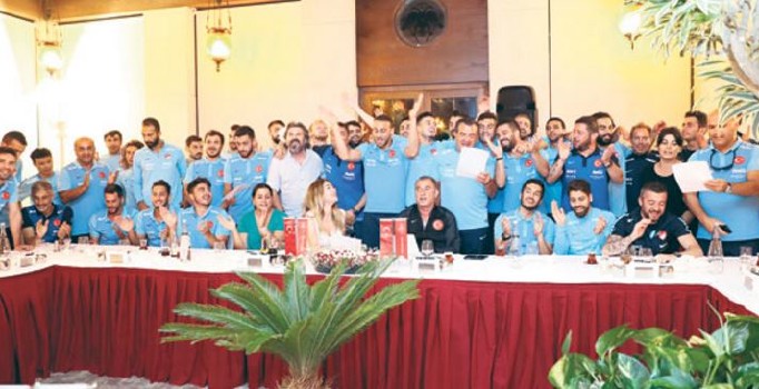 A Milli Takım 'Bağdat' şarkısıyla coştu