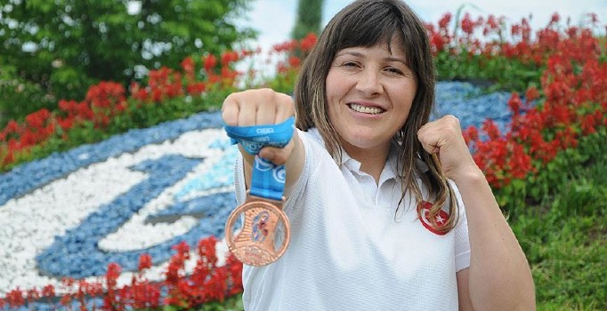 Milli boksör Şennur Demir Cumhurbaşkanı Erdoğan'a verdiği sözü tuttu