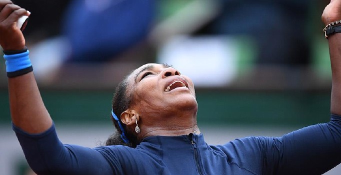 Serena Williams Fransa Açık'ta yarı finale yükseldi