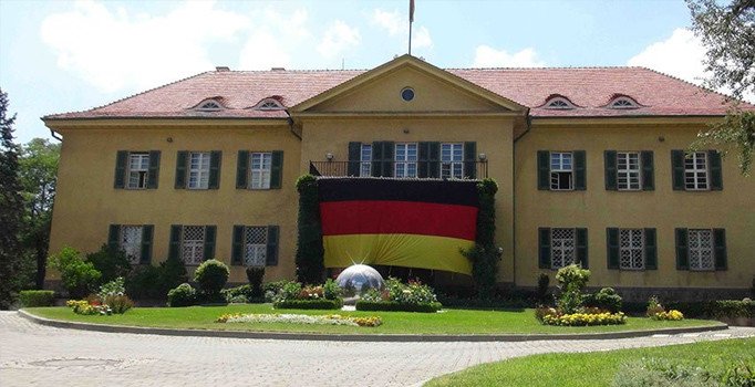 Almanya Büyükelçiliğinin Türk avukatı casusluk şüphesiyle gözaltına alındı