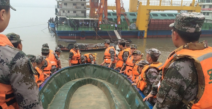 Çin'de batan gemideki 423 kişi aranıyor