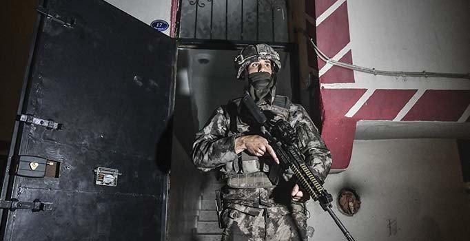 Adana'da 'Barış Pınarı' baskını: 46 şüpheli gözaltına alındı