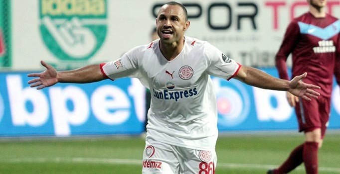 Tita, futbola veda etti