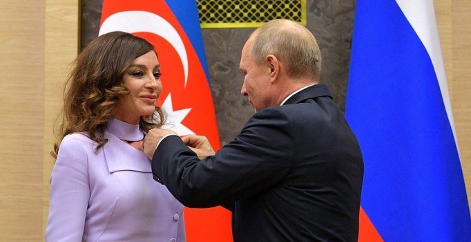 Rusya Devlet Başkanı Putin’den Mihriban Aliyeva'ya Dostluk Madalyası