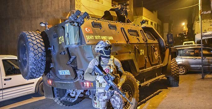 Gaziantep'te 890 polisle eş zamanlı baskın: 34 uyuşturucu şüphelisi yakalandı