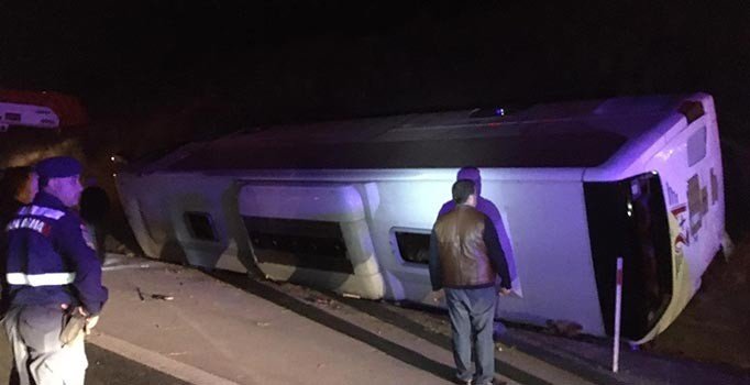 Osmaniye'de yolcu otobüsü devrildi: Çok sayıda yaralı var