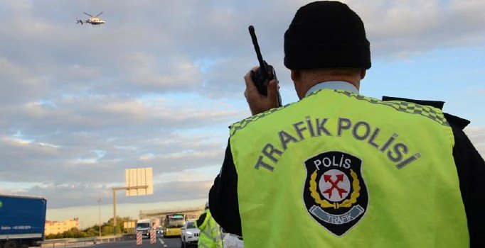Minibüsçülerden 'özel hediyeler' alan 2 polis açığa alındı