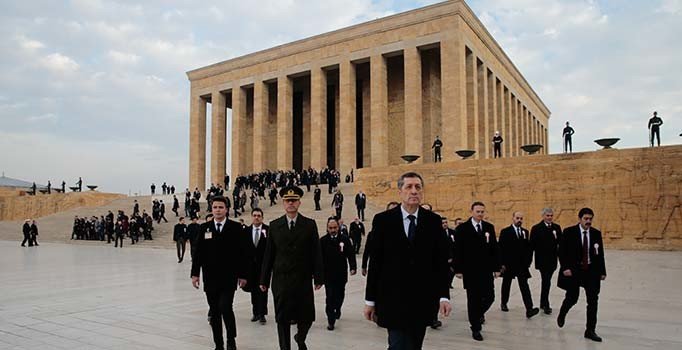Bakan Selçuk ile öğretmenlerden Anıtkabir'e 24 Kasım ziyareti