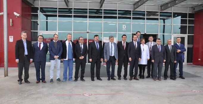 AFSÜ Rektörü Okumuş: “İlaç yapabilen eczacılar yetiştireceğiz”