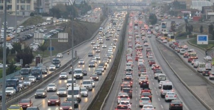 Okullar açıldı, İstanbul'da trafik yoğunluğu yaşandı