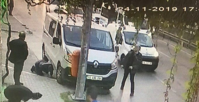 Yaşlı adamı metrelerce sürükledi, diğer sürücüler uyarınca fark etti