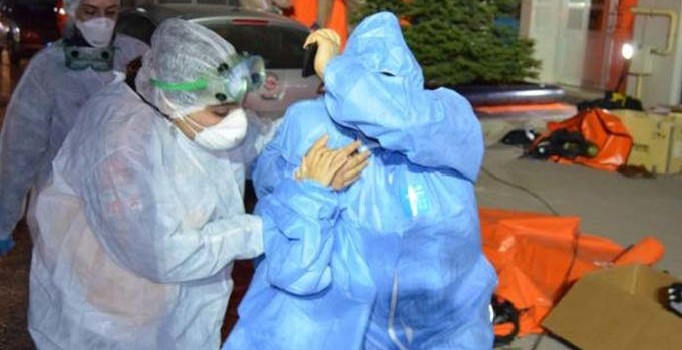 Kapının altından atılan zarfın içinden toz çıktı, 5 kişi hastanelik oldu