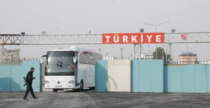 Akçakale Sınır Kapısı'ndan geçen 250 Suriyeli, Tel Abyad'a döndü